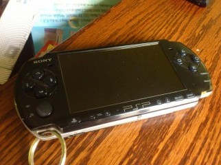 PSP 3000 FOR SALE WITH BOX CHARGER COVER AND 4GB MEMORY CARD