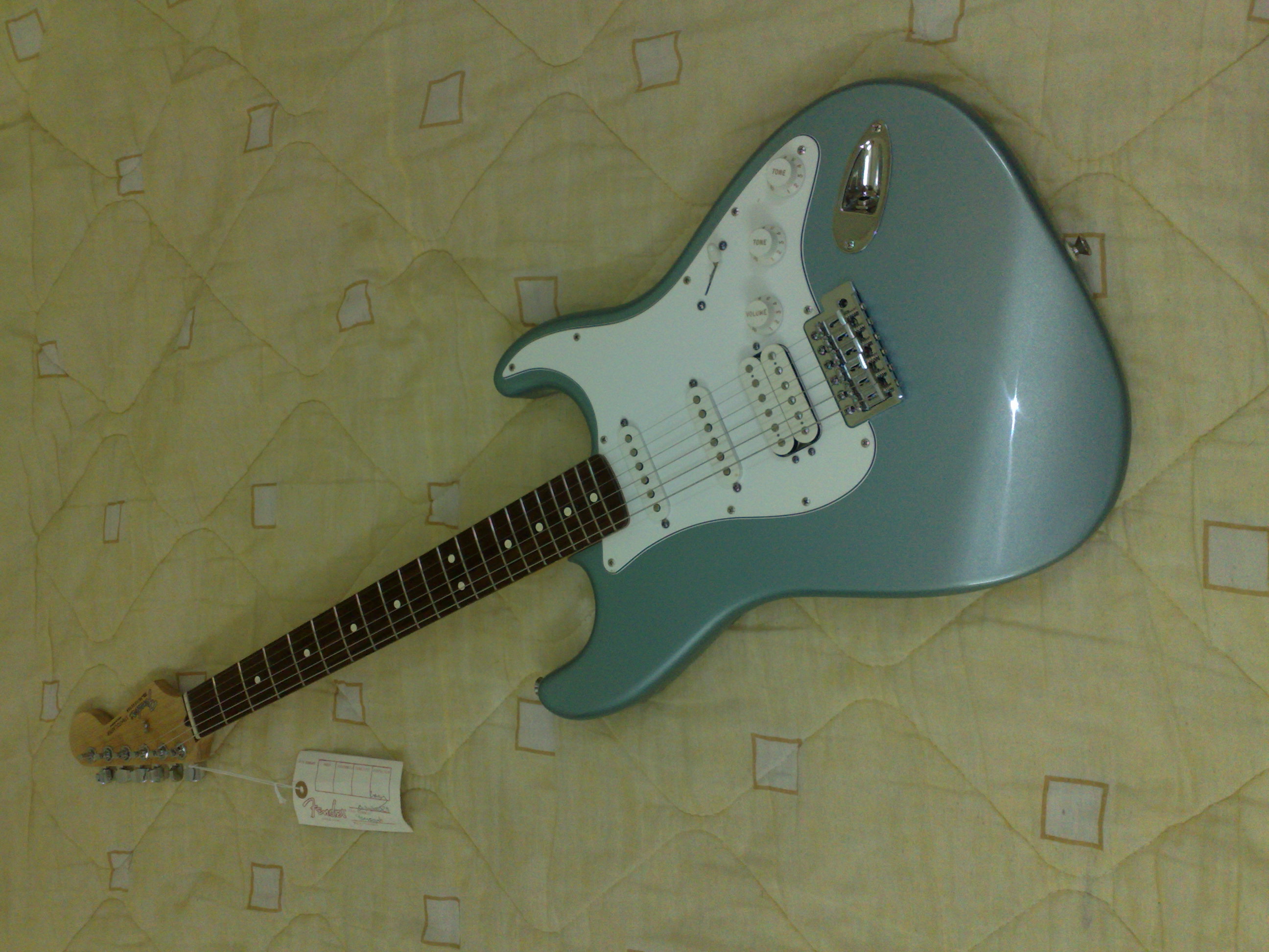 fnder 80s stratocaster hss large image 0