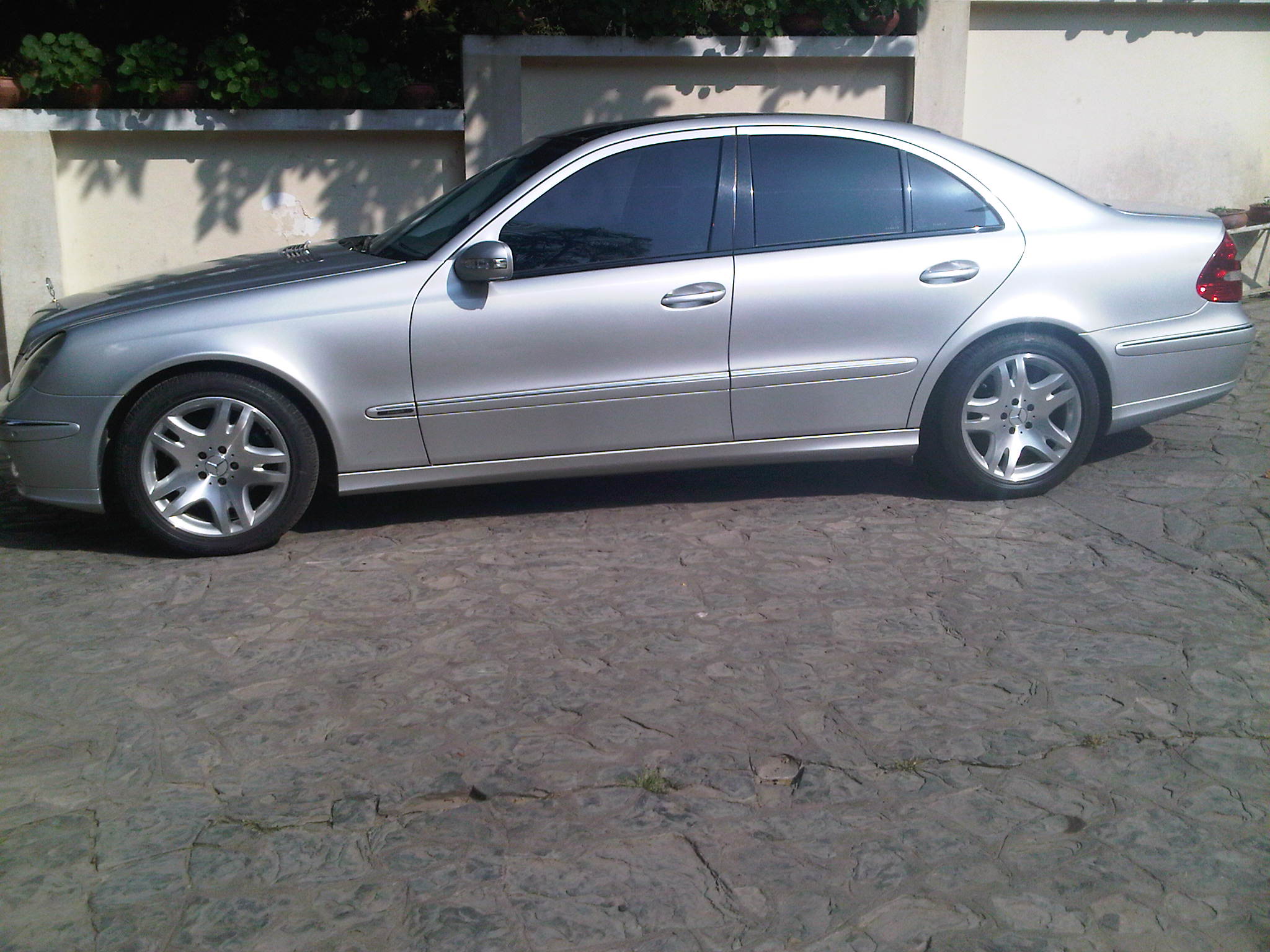 Mercedes Benz E240 large image 0