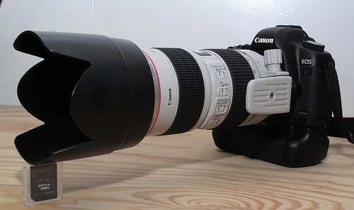 Canon 5d mark 2 Canon BG-E6 battery grip extra battery large image 0
