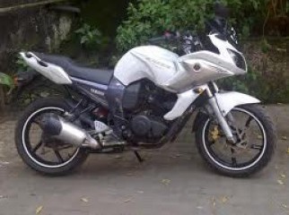 yamaha fazer white colur.....