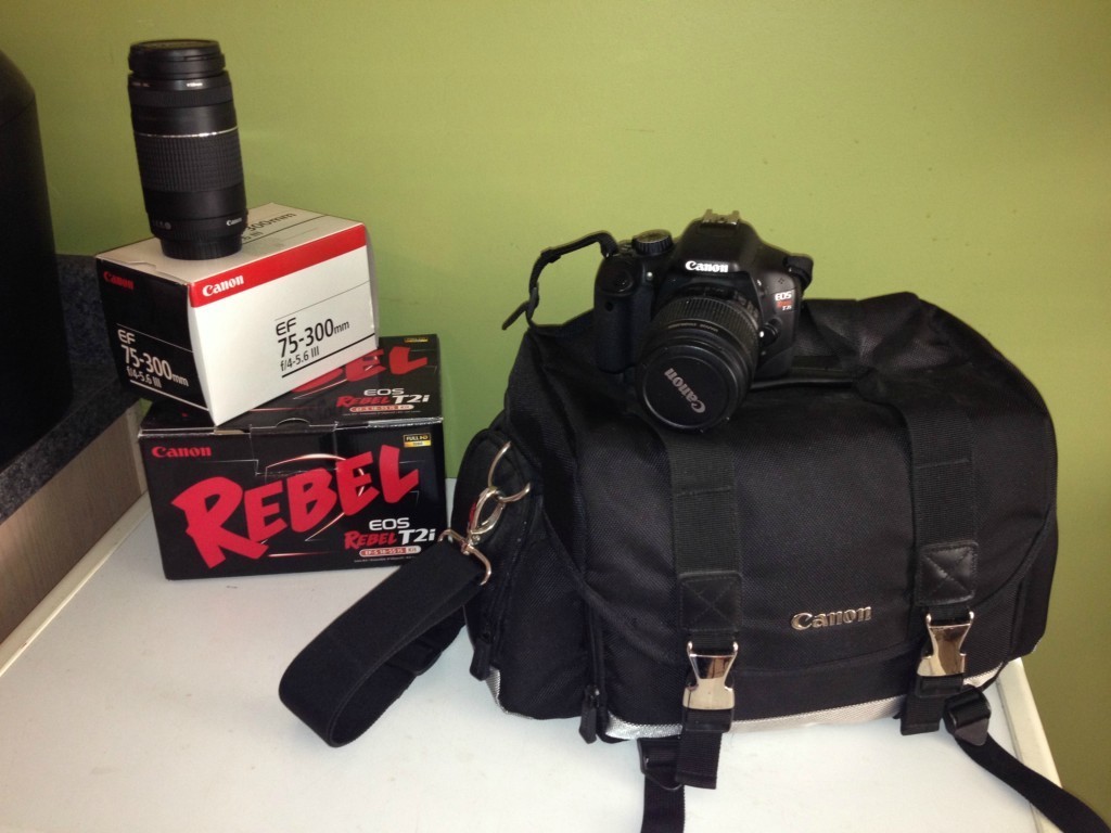 Canon EOS 550D 18MP Digital SLR Camera 18-55mm IS and 55-25 large image 0