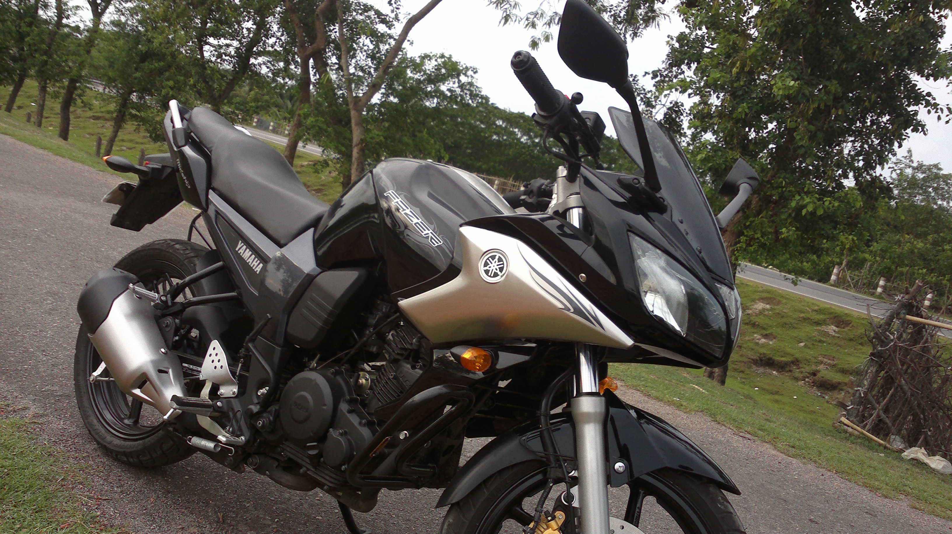 Yamaha Fazer With Kicker large image 0